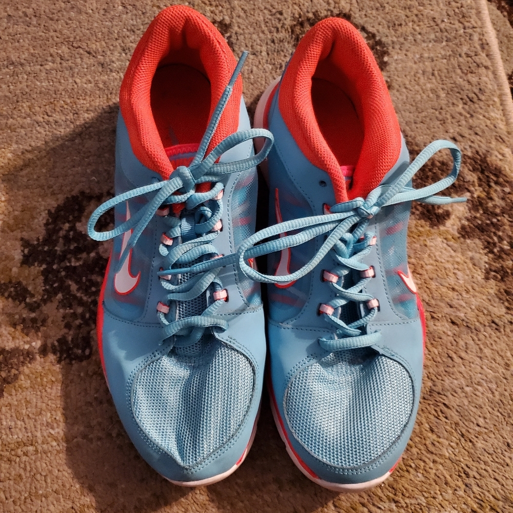 Nike tennis shoes